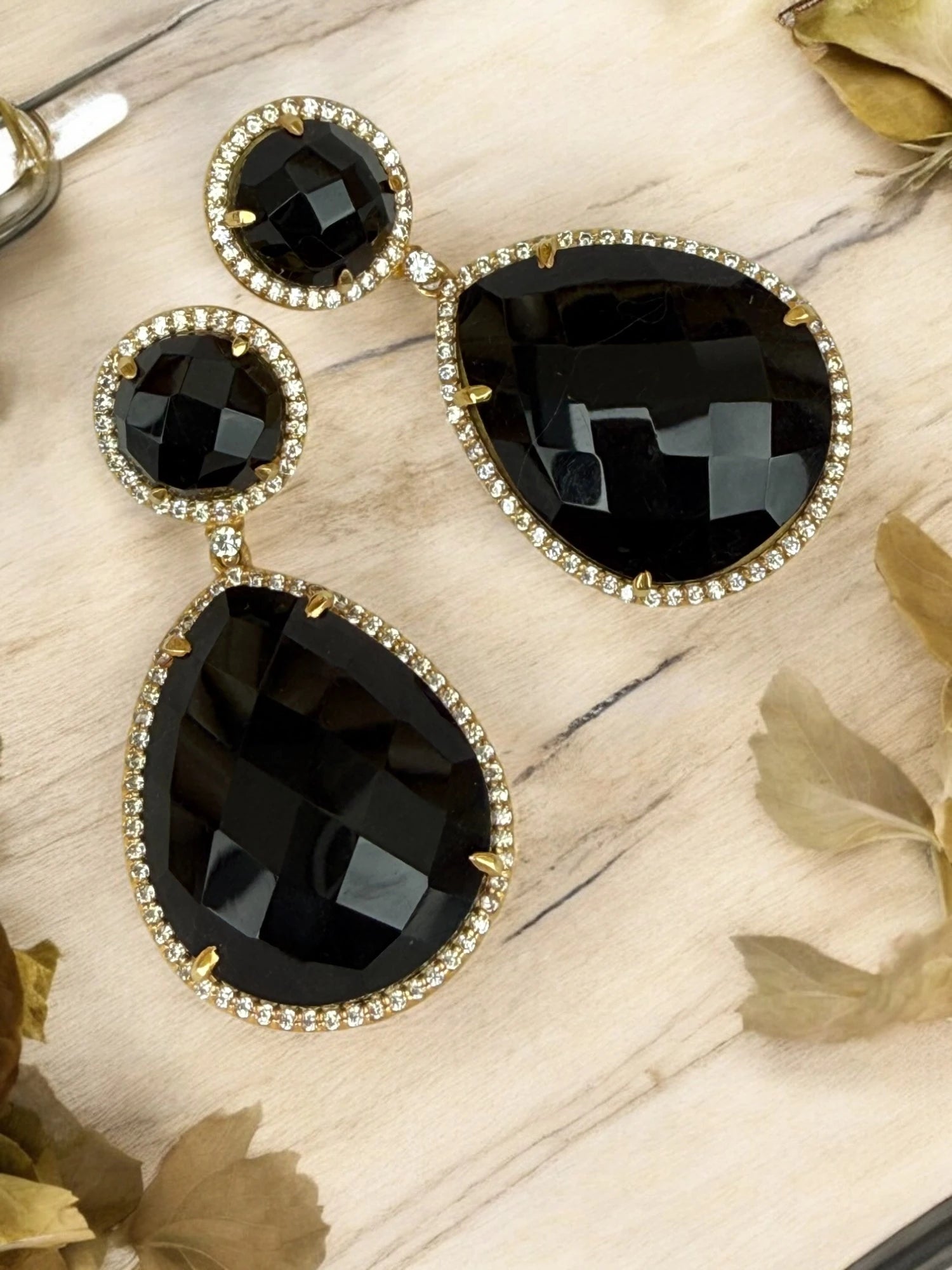 Midnight dahlia Black dangle earrings